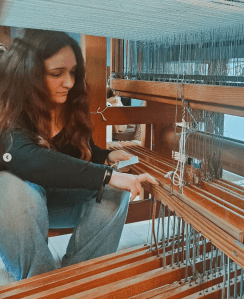 Attachage des marches et marchettes du metier à tisser.